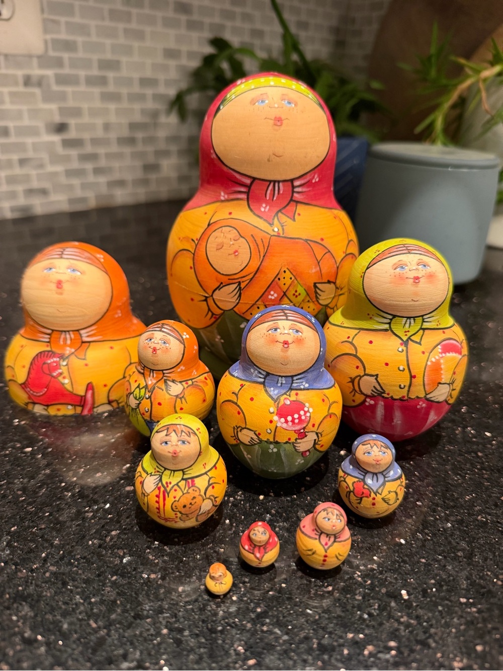 Vintage Russian Nesting Dolls 18 Pieces (note one missing bottom)